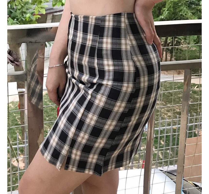 mini skirt model image-S1L61