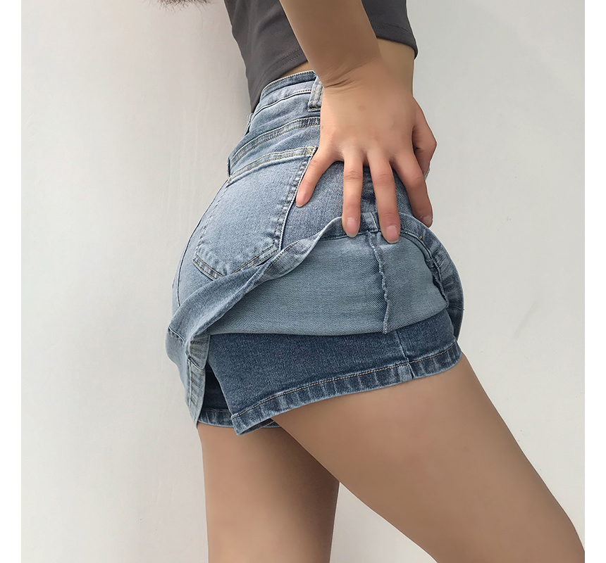 mini skirt model image-S6L5