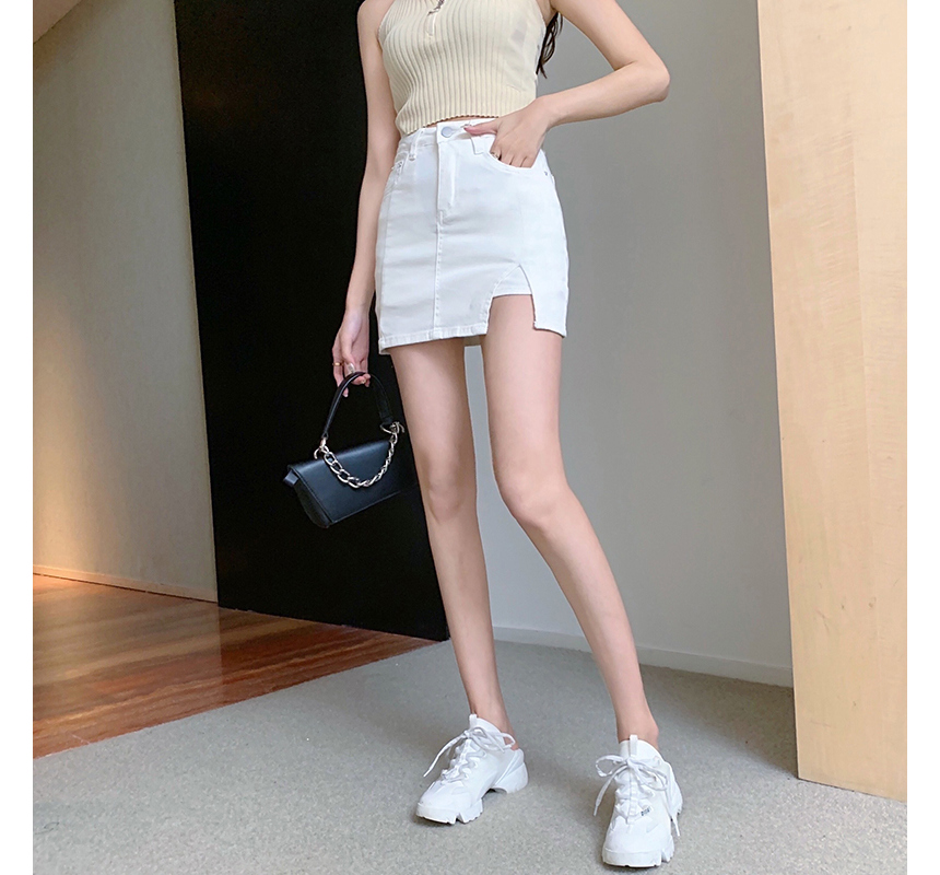 mini skirt model image-S7L6