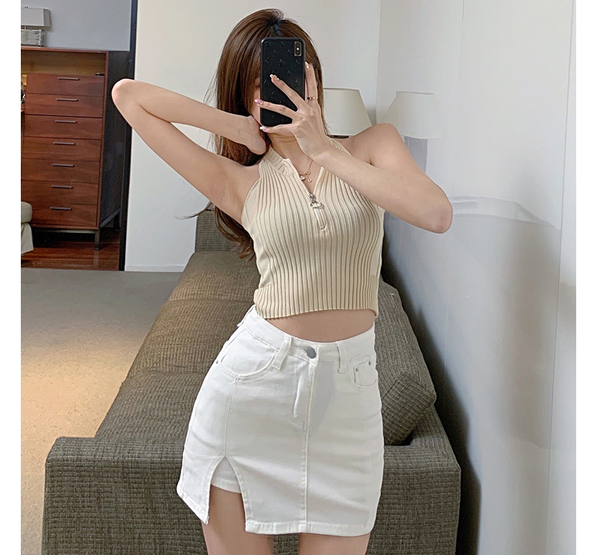 mini skirt model image-S7L2