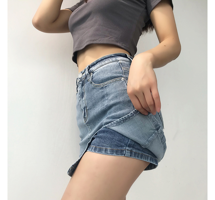 mini skirt model image-S6L4
